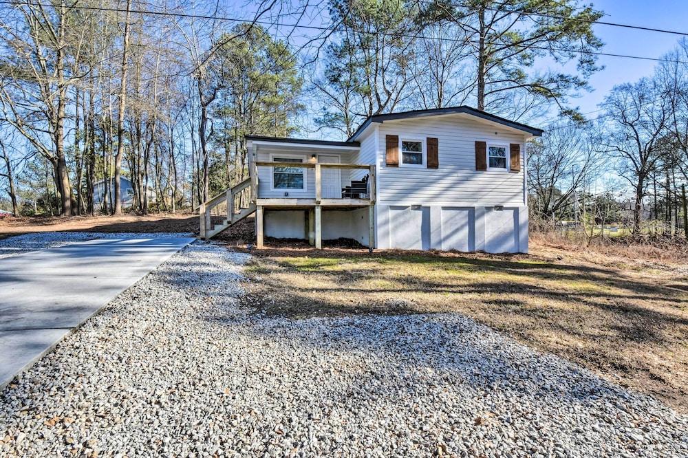 Private Yard + Fire Pit: Commerce Home!