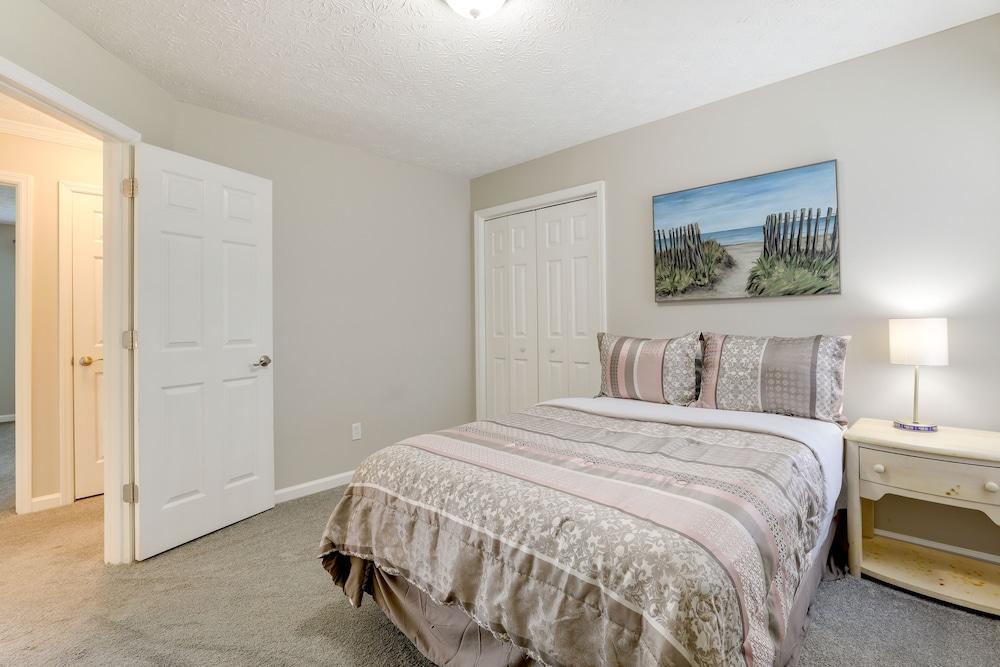 Sunny Lithonia Home ~ 7 Mi to Stone Mountain Park!