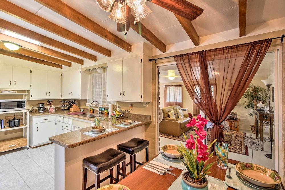 Renovated Tucson Gomez Casita w/ Yard < 7 Mi to DT