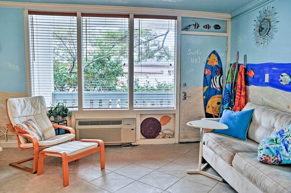 Colorful Virginia Beach Studio - Steps to Beach!