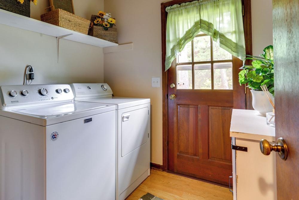 Cozy Georgia Getaway w/ Deck, Grill & Fire Pit!