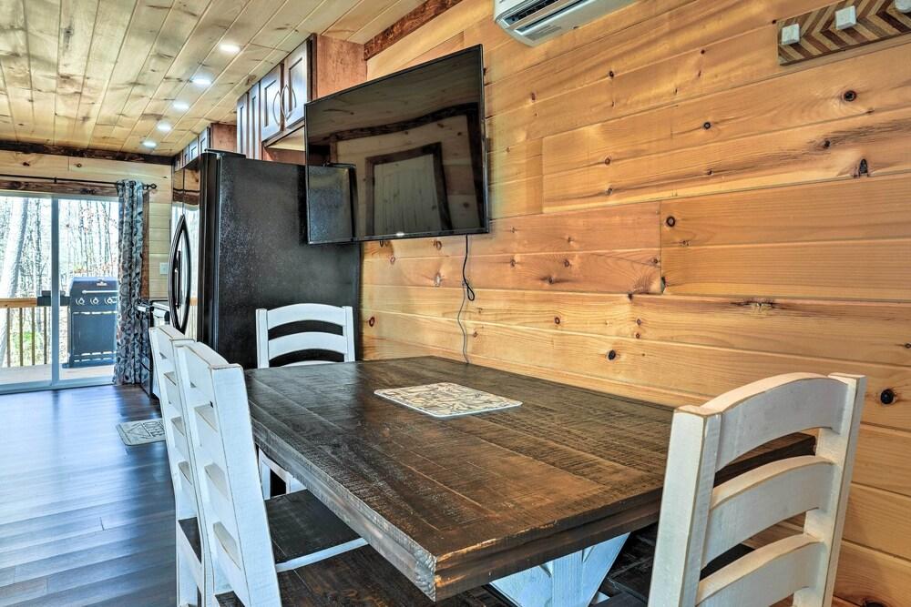 10 Mi to Drive-in: Lakefront Trenton Cabin!