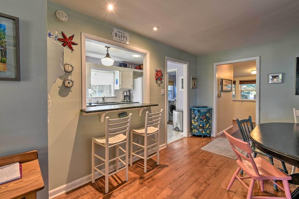 Classic Chesapeake Beachside Cottage w/ Porch!