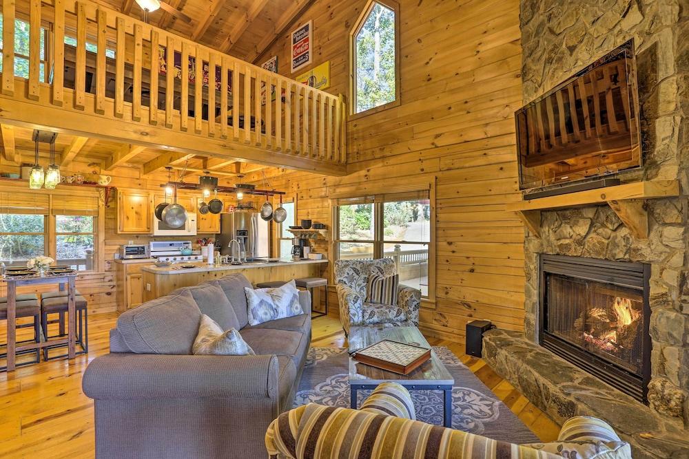 Lovely Log Cabin + Bunkhouse w/ Views & Yard!