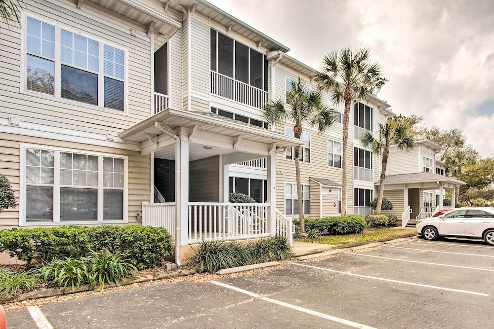 Bright St Simons Island Condo w/ Shared Pool!