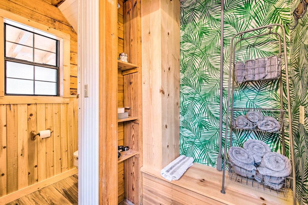 Charming Lake Sinclair Cabin: Fire Pit, Dock