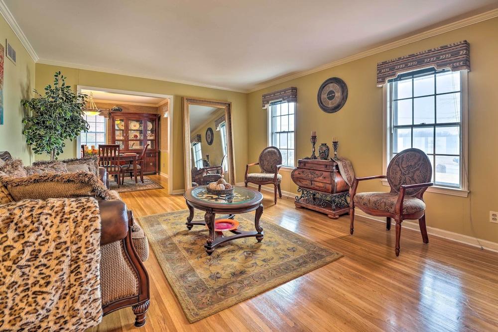 Spacious Memphis Home - Walk to Graceland