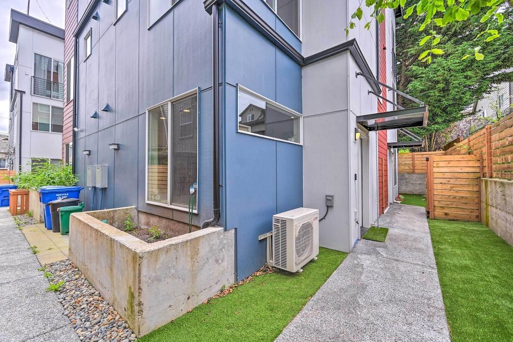 Seattle Townhome: Rooftop Deck < 7 Mi to Dtwn