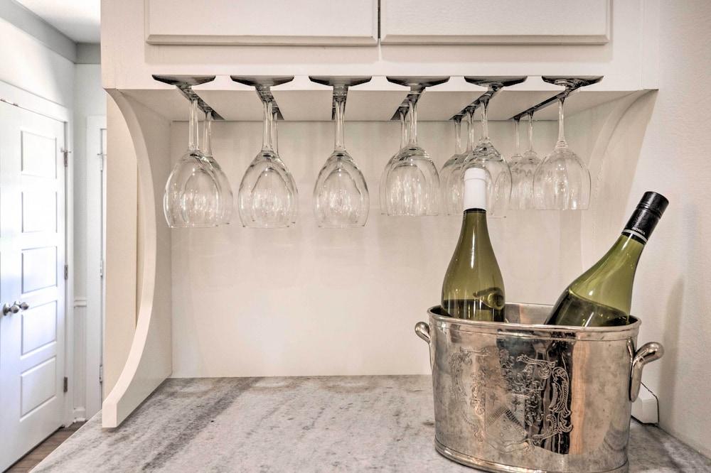 Walk to Dtwn Alpharetta: Modern Home w/ Fire Pit