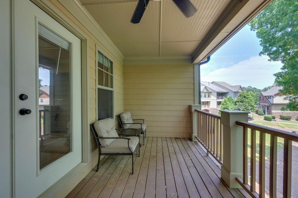 Lake Oconee Abode w/ Patio, Grill & Fire Pit Table