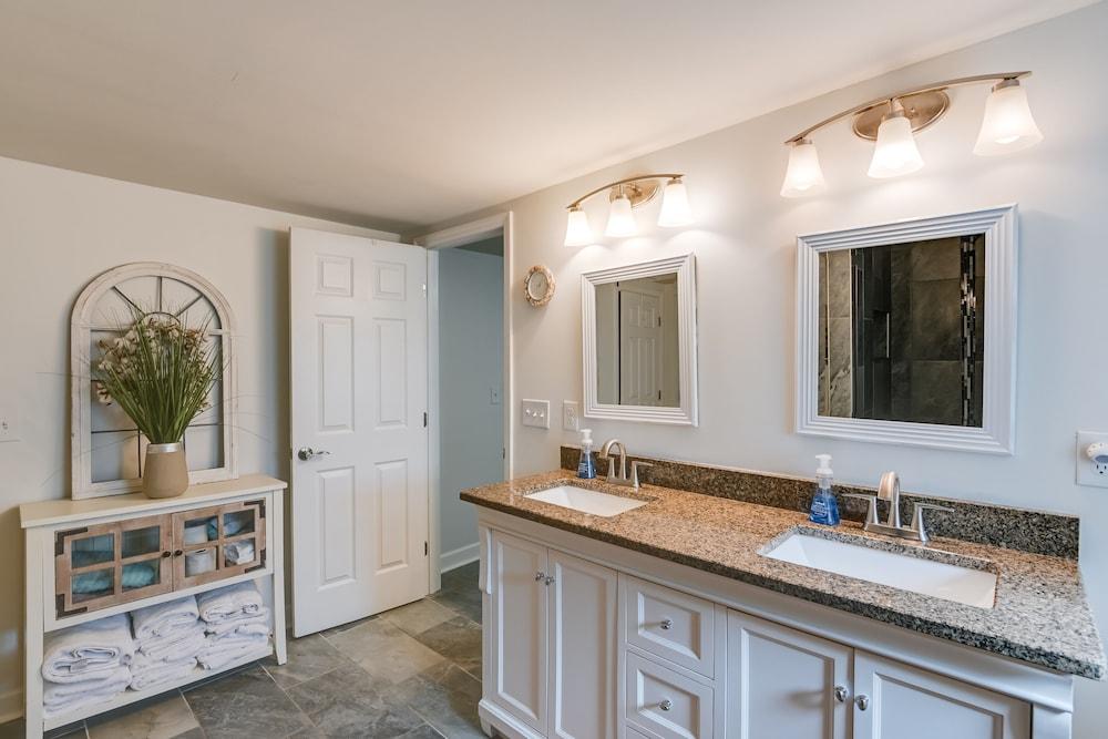 Old Hickory Hideout: Charming Apt w/ Deck!