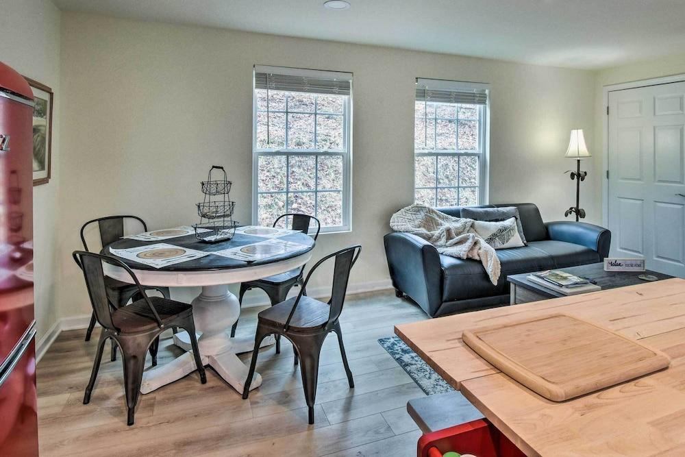 Cozy Demorest Cottage: Fire Pit & Porch