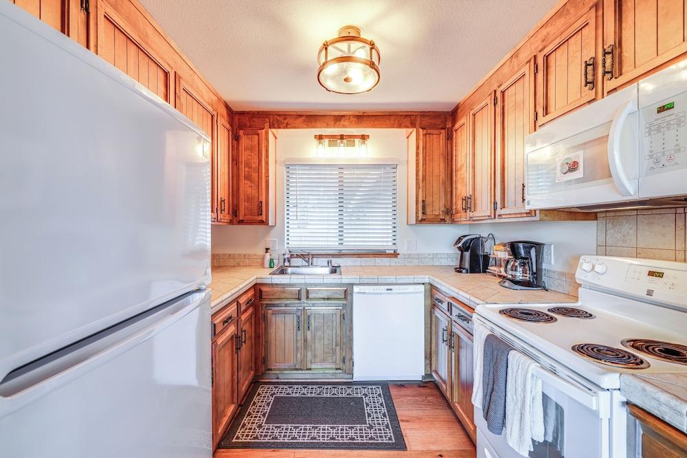 Groveland Home w/ Deck: 2 Mi to Pine Mountain Lake