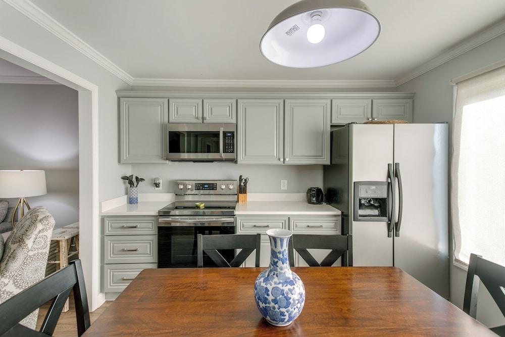 4 Mi to Beach: St Simons Island Golf Course Condo