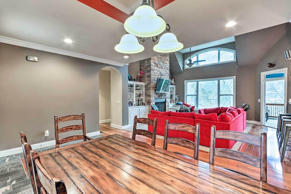 Lake Access: Waleska House w/ Floating Dock!