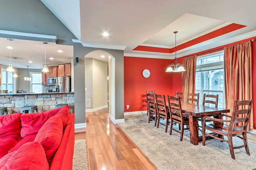 Lake Access: Waleska House w/ Floating Dock!