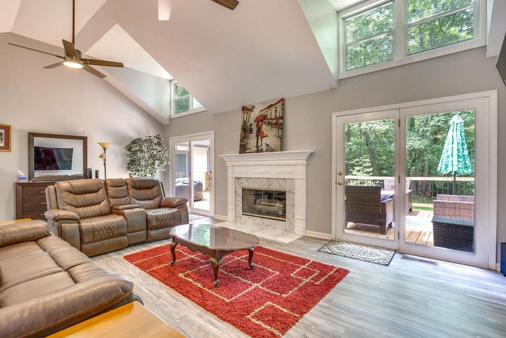 < 1 Mi to Lake Lanier: Gainesville Getaway!