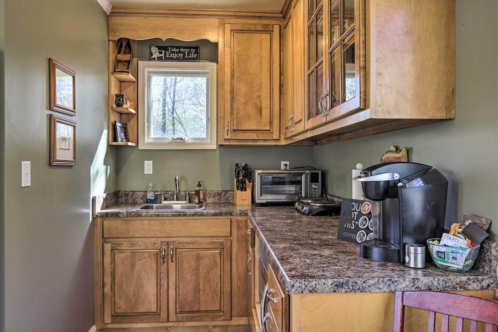 Cozy Creekside Cabin w/ Grill: Fish & Explore!