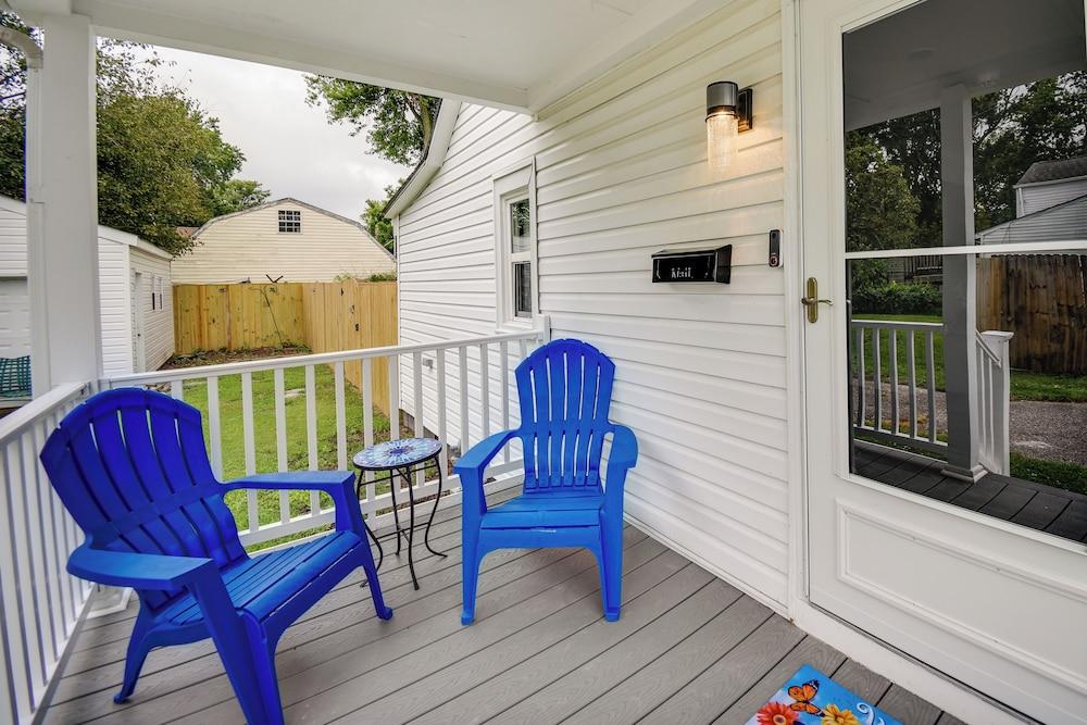 Walk to Beach: Hampton Home w/ Grill!