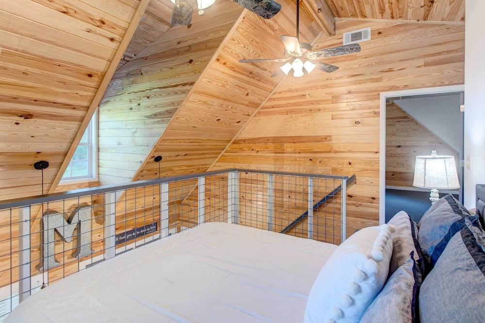 Georgia Farmhouse: Lake Access, Private Beach