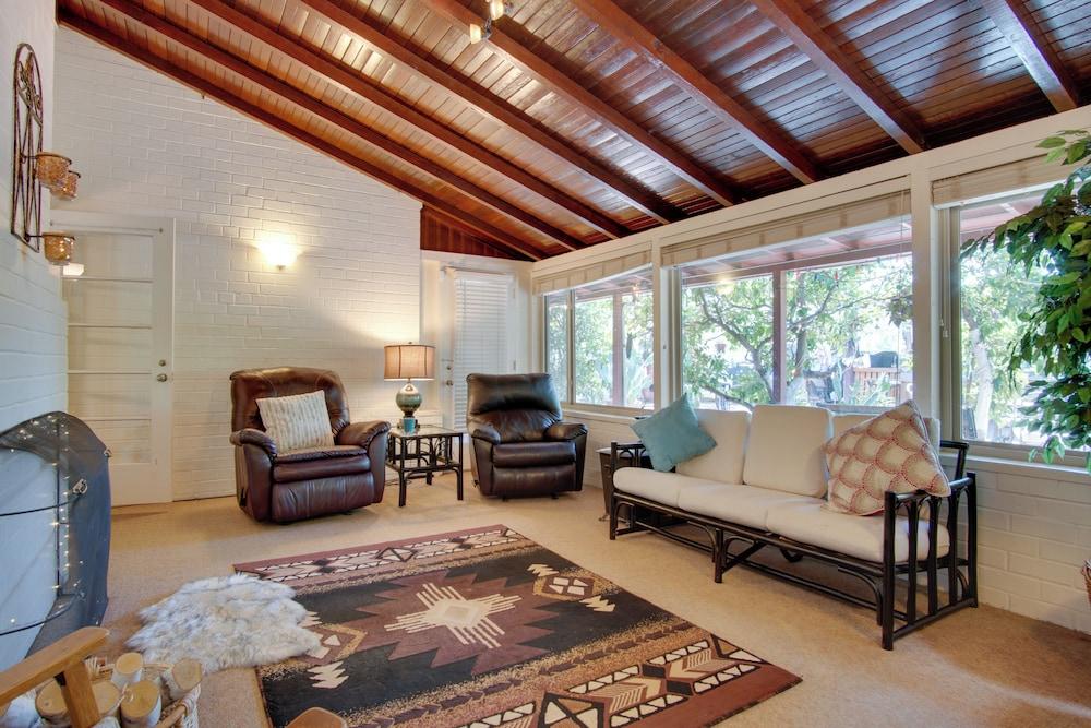 5 Mi to Dtwn: Tuscon Escape w/ Yard & Patio!