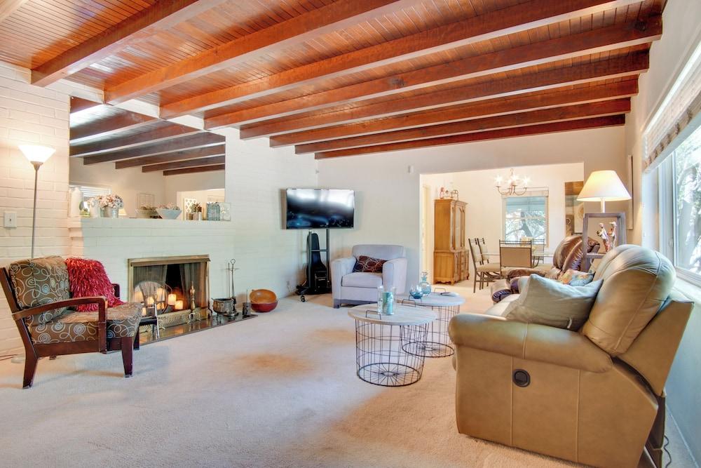 5 Mi to Dtwn: Tuscon Escape w/ Yard & Patio!