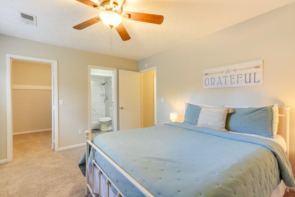 Charming Columbus Home w/ Yard - 10 Mi to Dtwn!