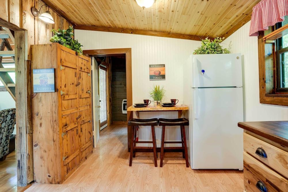 Cozy Georgia Abode w/ Deck, Fire Pit & Lake Access