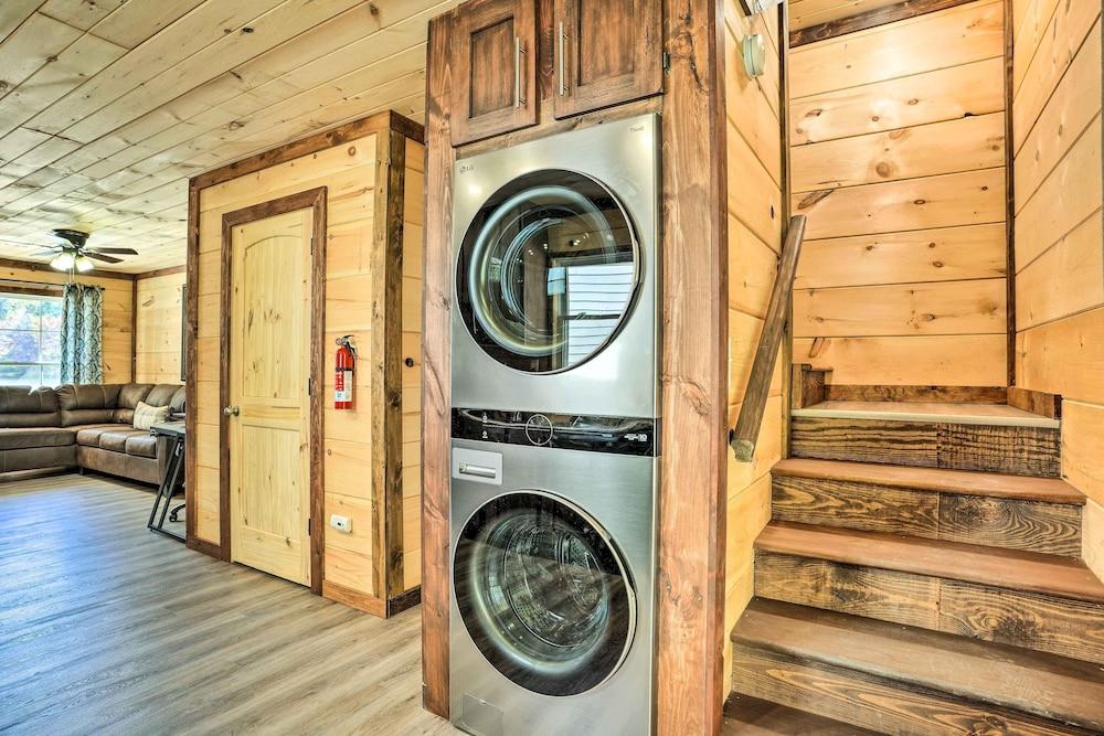 Brand-new Trenton Cabin: Panoramic Lake Views