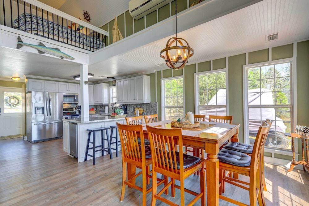 Dock & Fire Pit: Stunning Lake Sinclair Home!