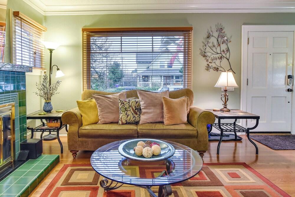 Walk to Williams District: Home w/ Hot Tub & Patio