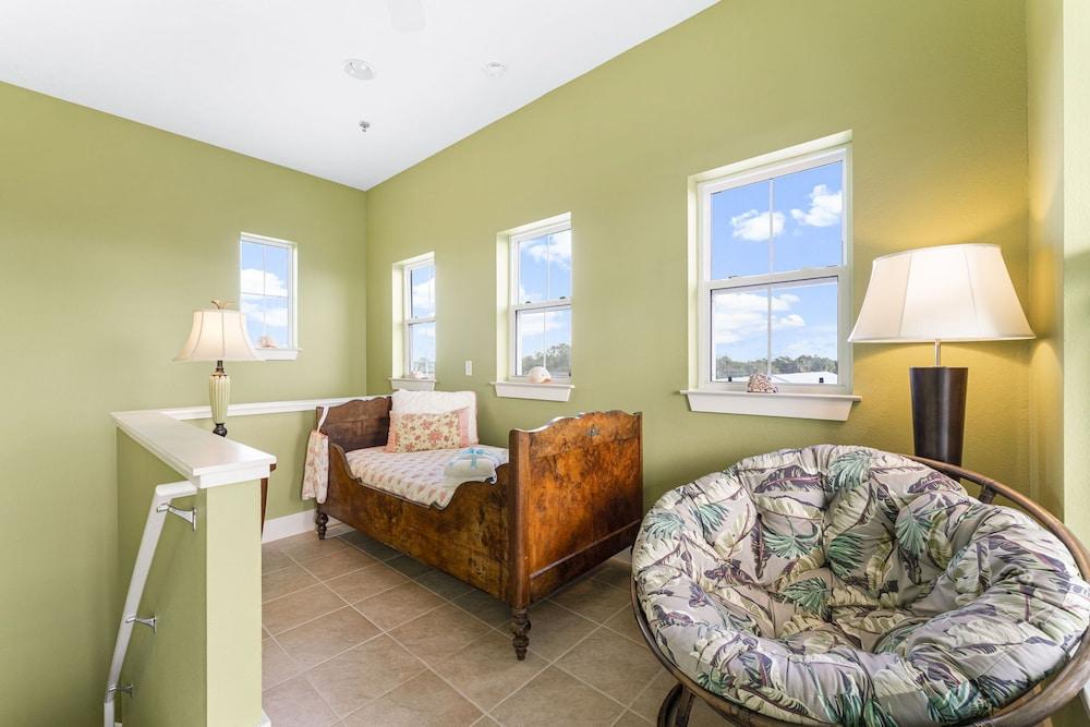 22460 Front Beach Rd - Sunshine House