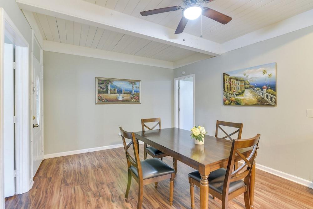 < 1 Mi to Pleasure Pier: Unit in Galveston!