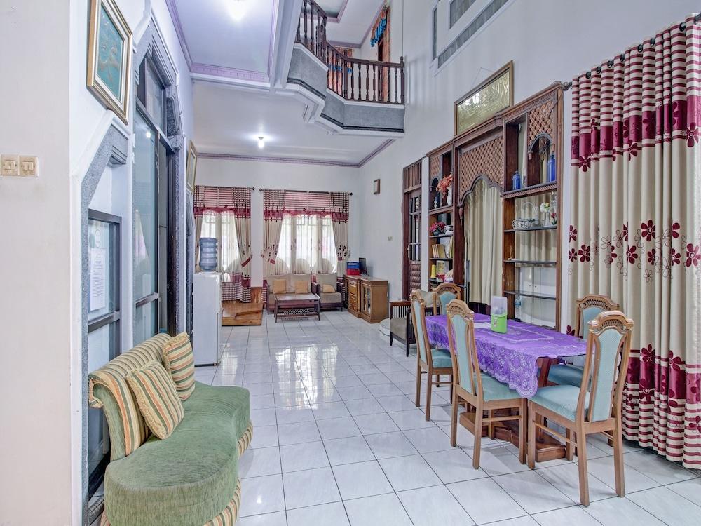 OYO 90543 An-nur Guest House Syariah