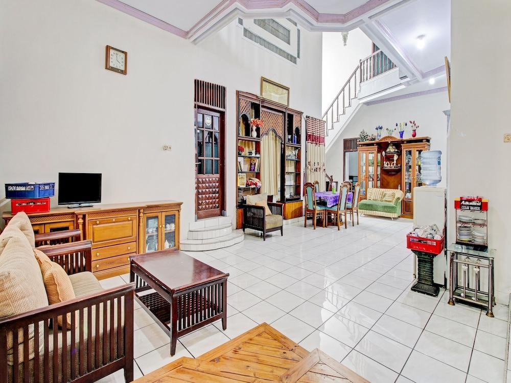 OYO 90543 An-nur Guest House Syariah