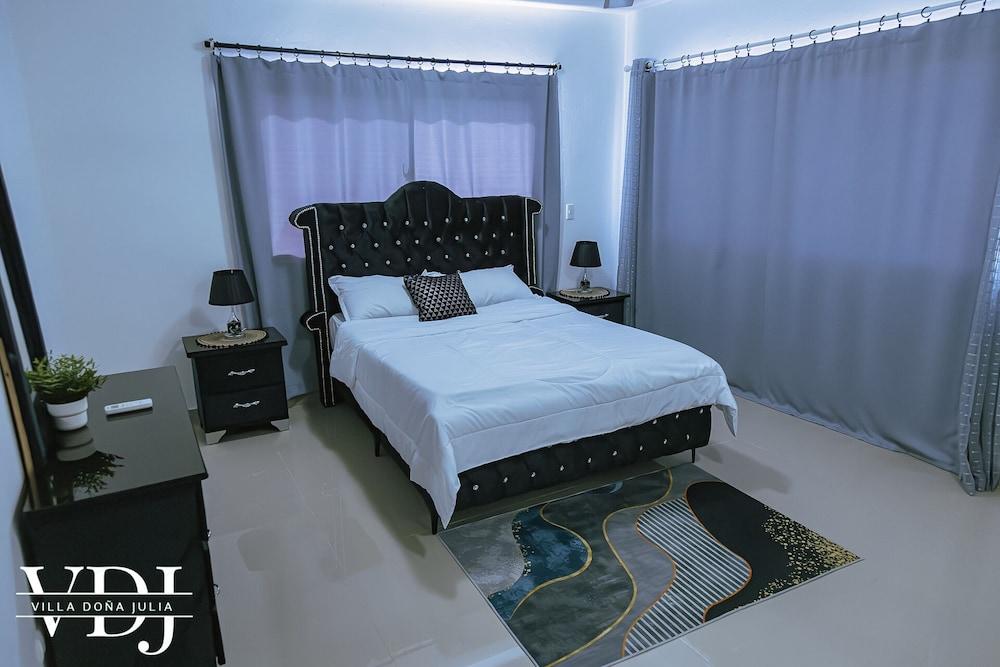 Luxury Rooftop Pool private secure Villa