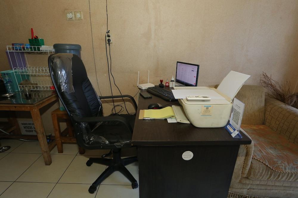 Capital O 93372 Aurora Residence