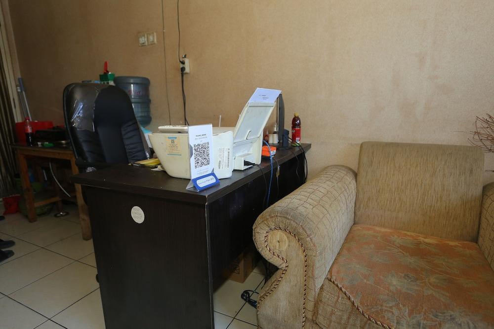 Capital O 93372 Aurora Residence