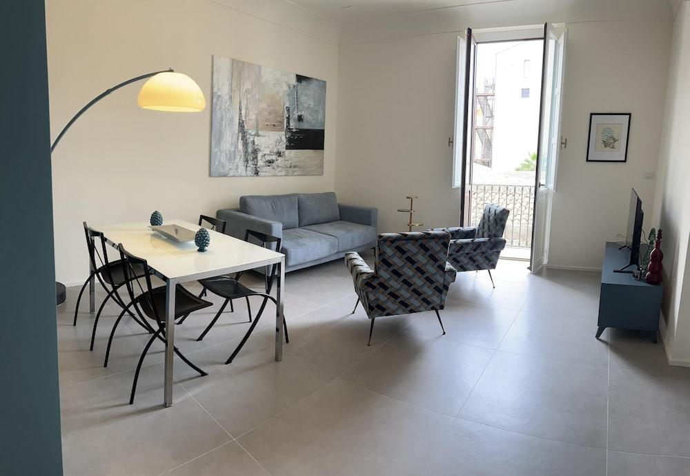 Casa Lumi a in Syracuse