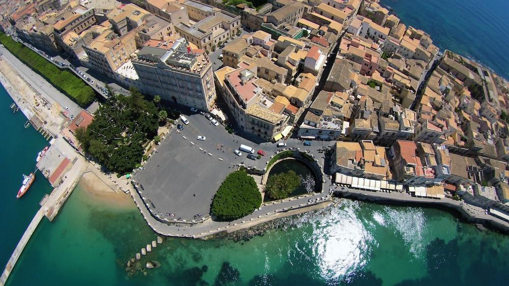 Casa Lumi a in Syracuse