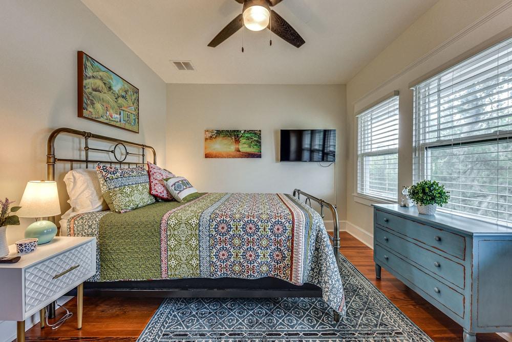 Chic Jacksonville Getaway, Walk to River & Parks!