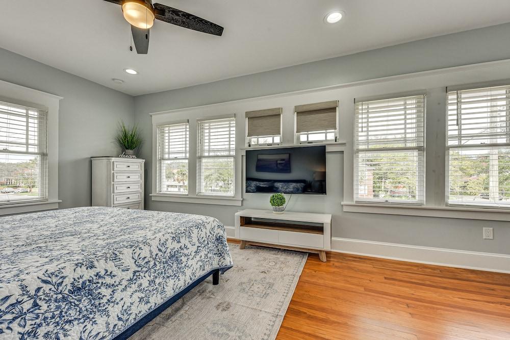Chic Jacksonville Getaway, Walk to River & Parks!
