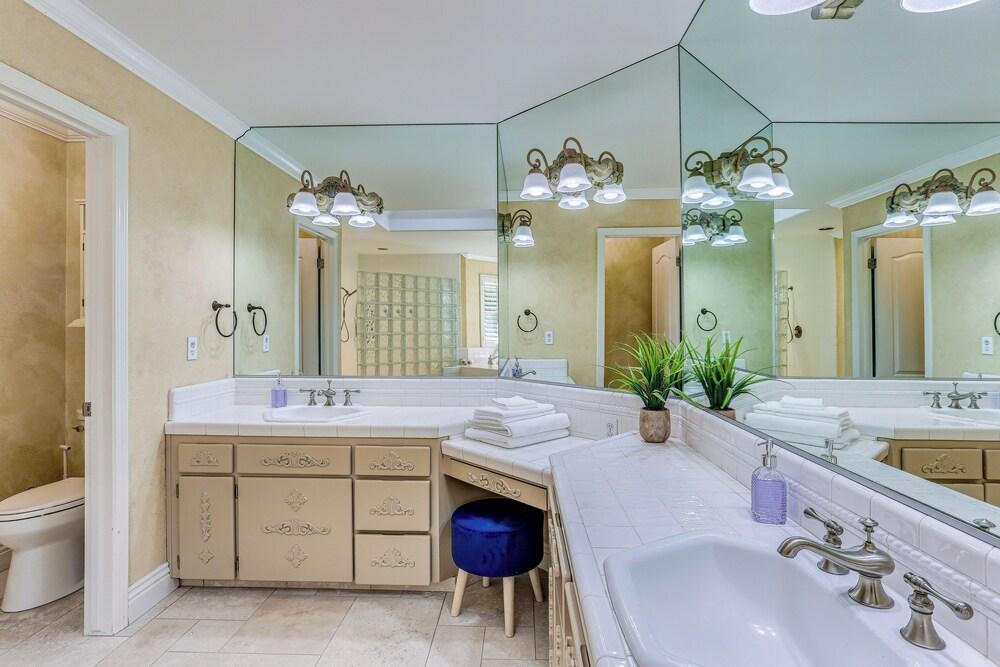 Billiards & Private Pool: Bright Clovis Home!