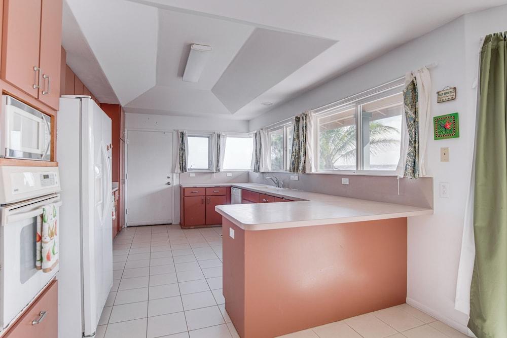 Oceanfront Keaau Gem: Ocean & Sunrise Views, Pool