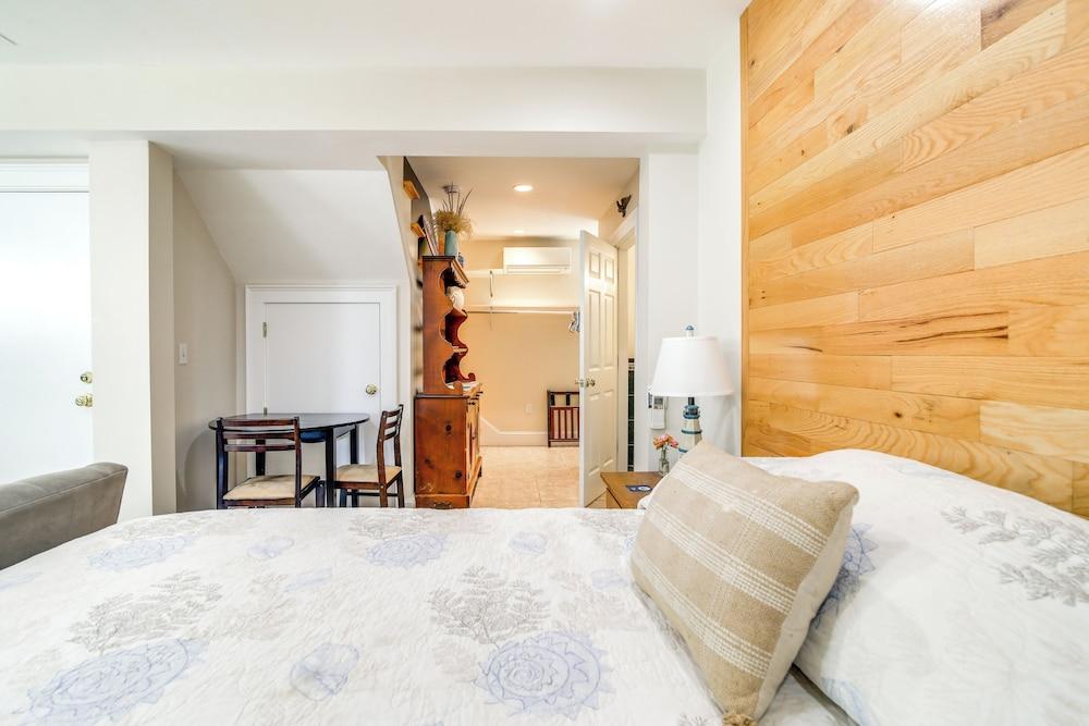 Pet-friendly Garden Studio ~ 25 Mi to Boston!