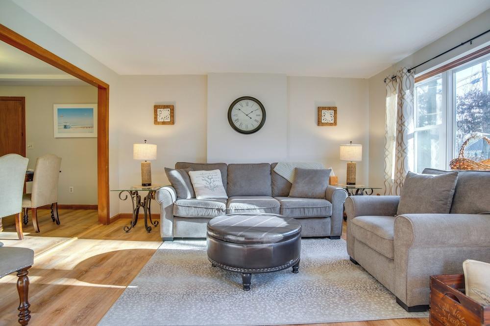 2 Mi to Covells Beach: Centerville Home w/ Deck