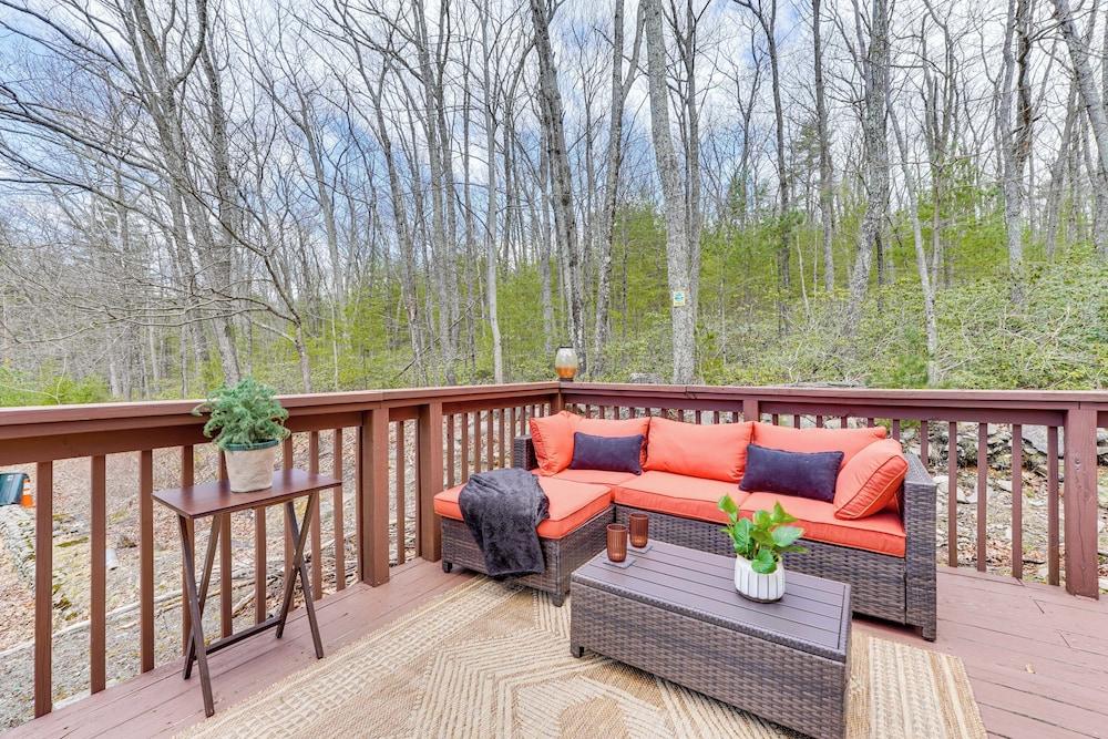 Secluded Kerhonkson Retreat With Deck + Views!