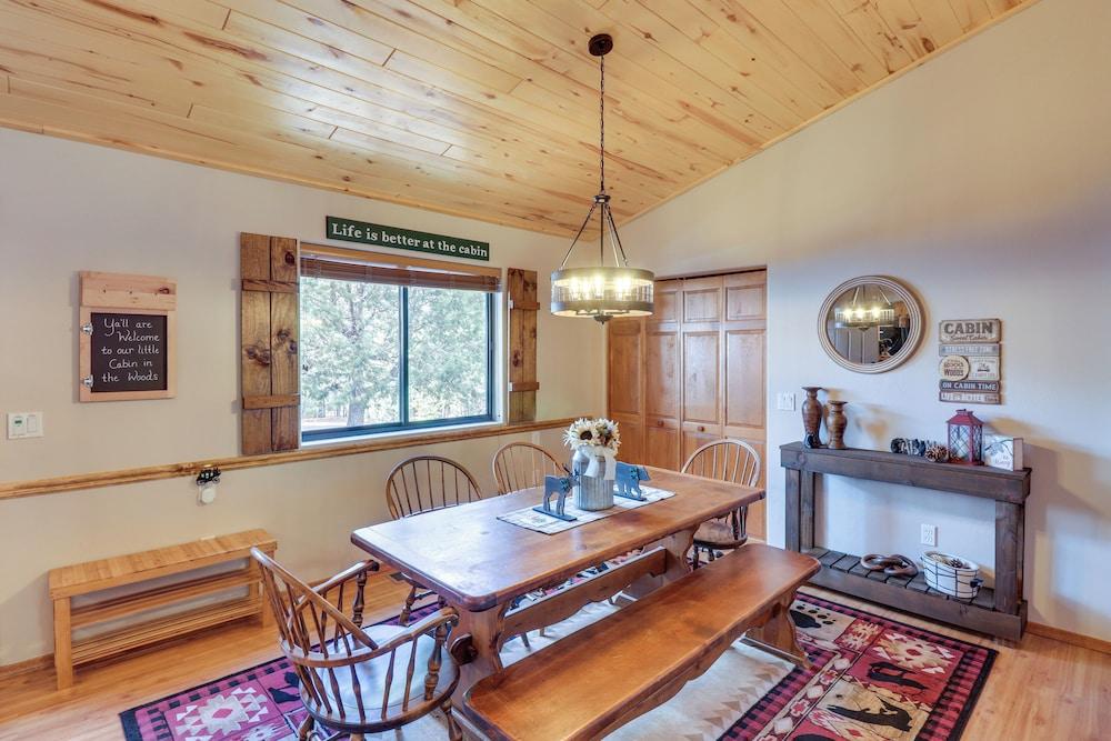 3 Mi to Fool Hollow Lake: Cozy Cabin w/ Fire Pit