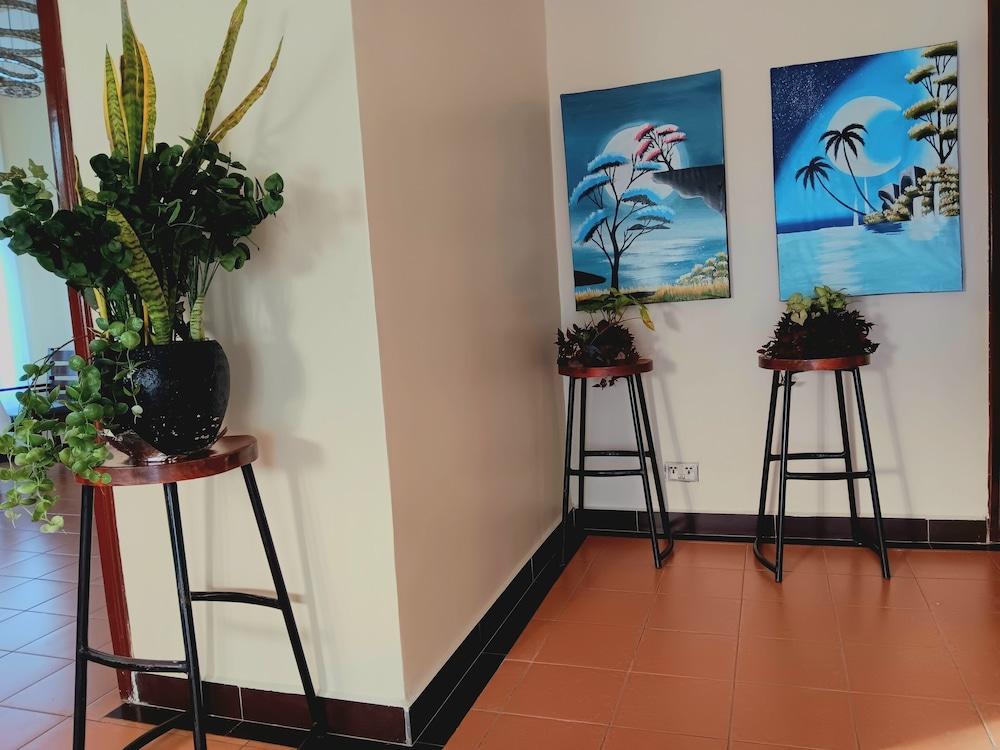 La Cafecito Bistro and accommodation