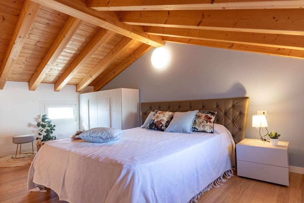 Chic and Stylish Apartment Facing the Pool